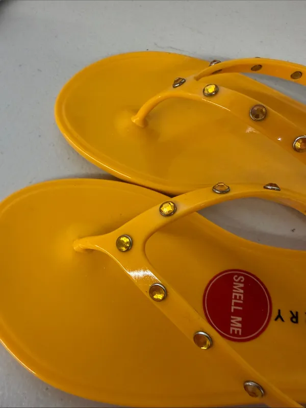 New sz 7 Katy Perry Yellow Studded Jelly Flip Flops gold smell me - Image 3