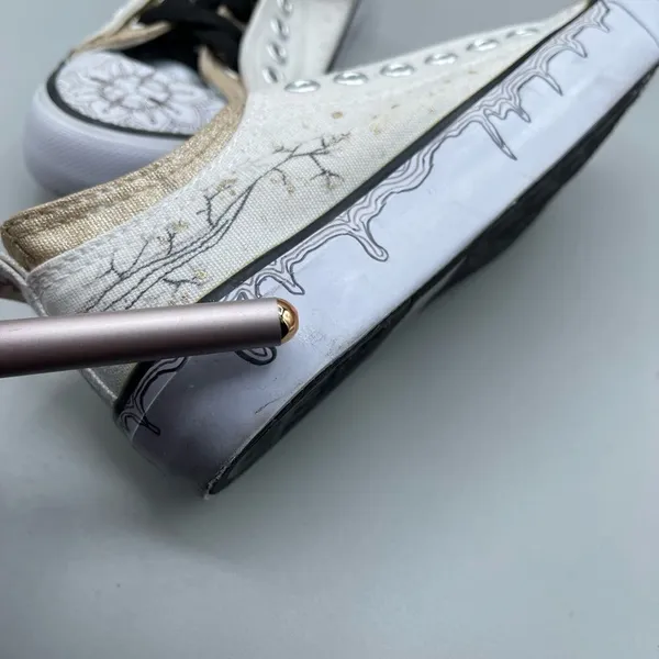 New without tags Twisted step into and out of tennis shoe size 6 - Image 6