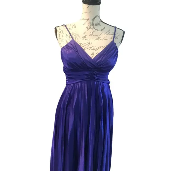 Deb Purple Spaghetti Strap Formal Dress Medium - Image 10
