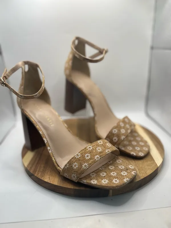 Kelly & Katie Floral Cork Daisy Flower Block Heel Sandlal Size 9M EUC - Image 2