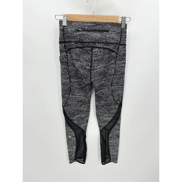 Lululemon Pace Perfect Air Time White Black 7/8 Tight‎ Leggings Women's Size 6 - Image 2