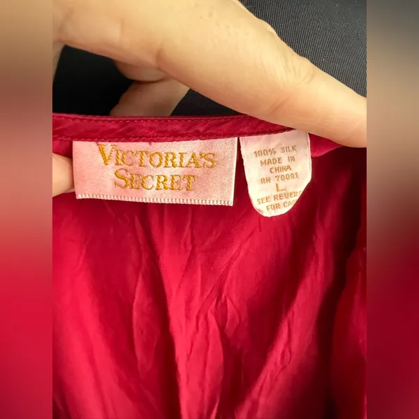 Vintage 80s Victoria’s Secret red silk button down sleep shirt, size large - Image 5
