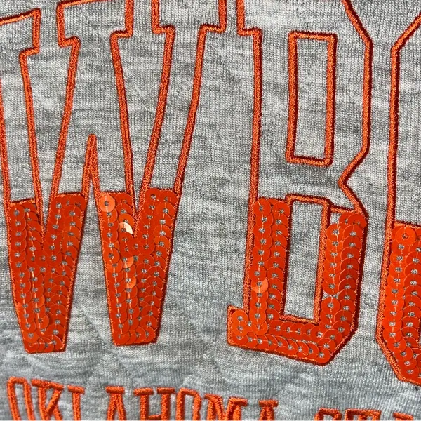 G-III 4Her Oklahoma State Cowboys Woman’s Quilted Sequin Raglan Shirt Medium - Image 3