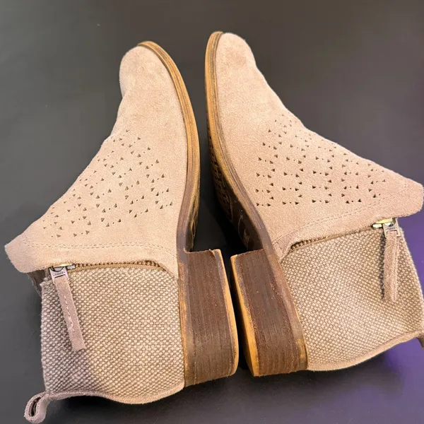 TOMS Suede Leather Ankle Boots Low Block Heel Western BOHO Booties Size 7.5 Deia - Image 9