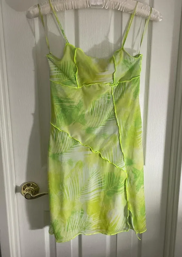 Bershka Trendy Tropical Dress - Image 3