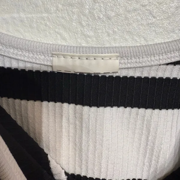 Athleta Black Ribbed Renew Seamless Square Neck Tank Top Sz S - Image 5