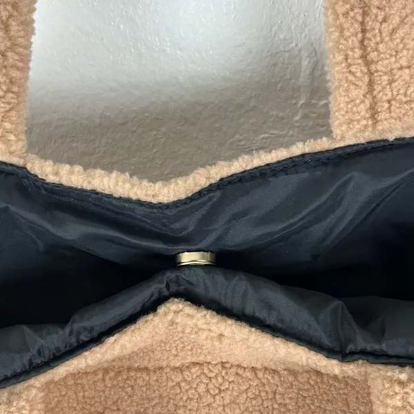 VICTORIA’S SECRET Tan Sherpa Fleece Double Straps Signature Logo Tote Bag - Image 4