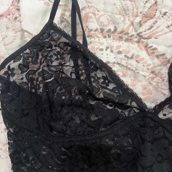 Chic Black Lace Bralette Size M - Image 4