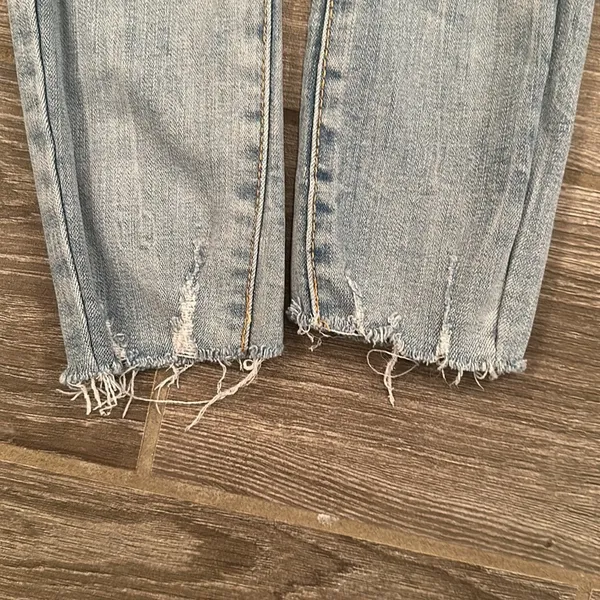 Women’s size 0 low rise jegging light wash destroyed stretchy jeans - Image 8