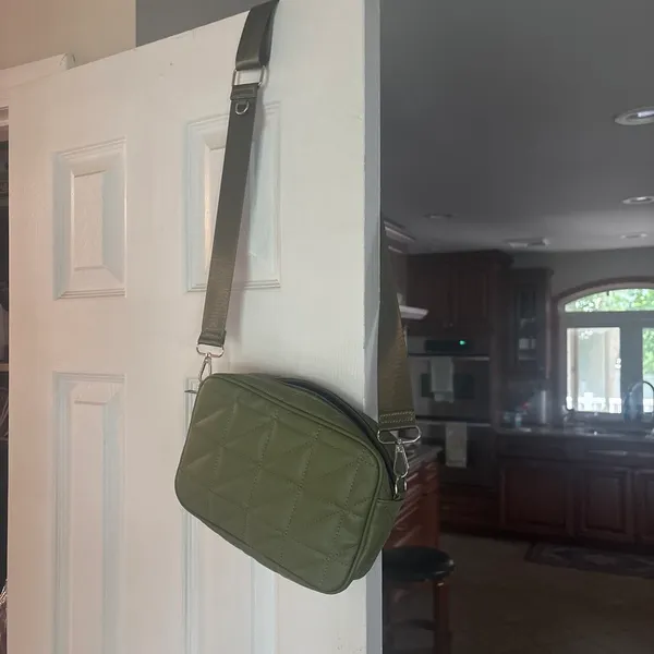 Olive green quilted cross body bag - Image 5