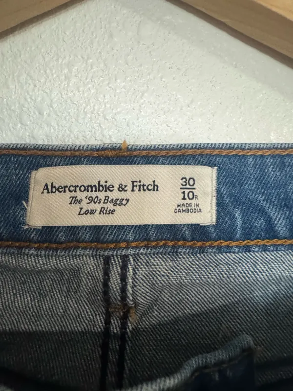 Abercrombie The Baggy Low-Rise 90s Jeans - Image 2