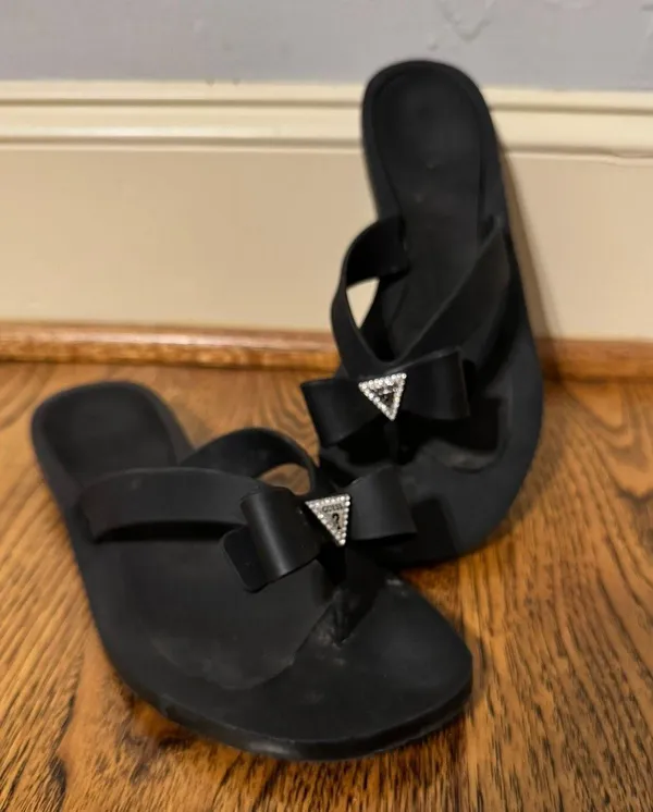 Guess Women's Tutu Flip Flop - Image 5