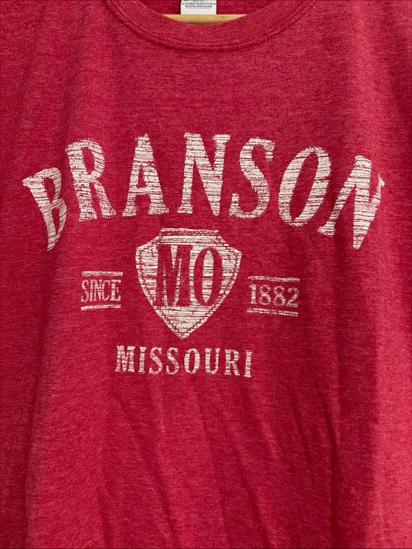 Gildan Women’s Branson Missouri Graphic Tee - Red size L - Image 3