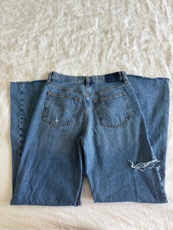 Abercrombie Loose High Rise Jeans - Image 4