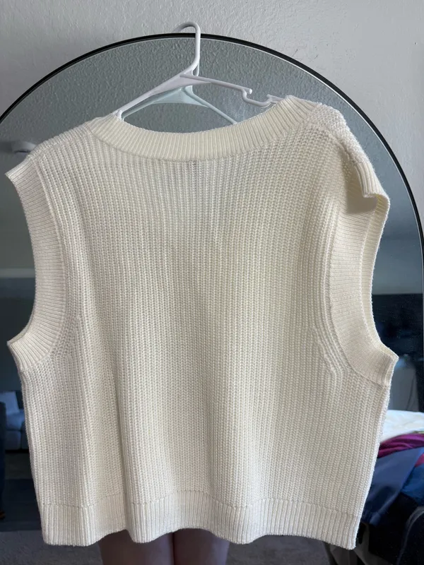Divided H&M sweater vest  - Image 4
