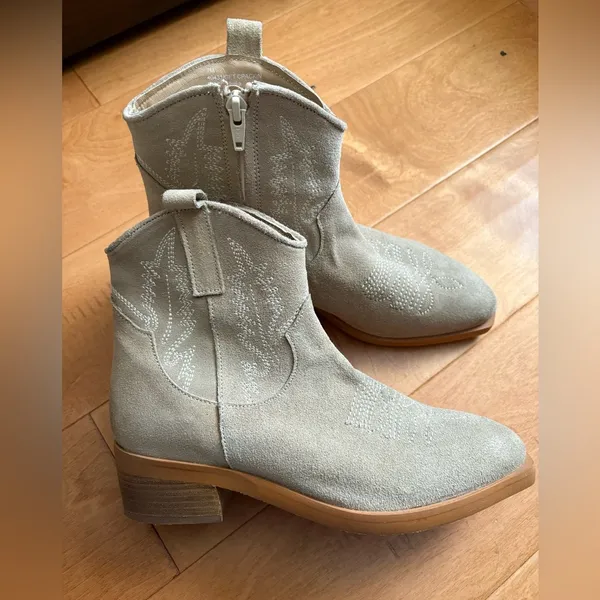 Diba True Get Crackin' western booties boots cowgirl beige suede sz 7 - Image 2