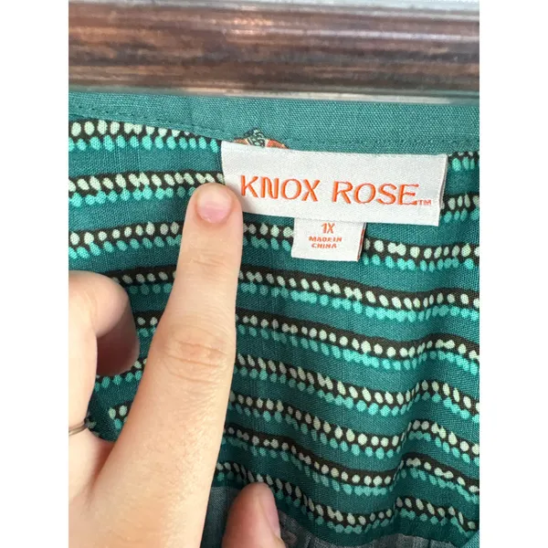 Women’s Knox Rose Size 1X Green Abstract Patterned Blouse - Image 4