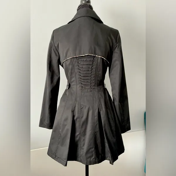 Stylish dressy BETSEY JOHNSON trench coat🔥🔥 - Image 5