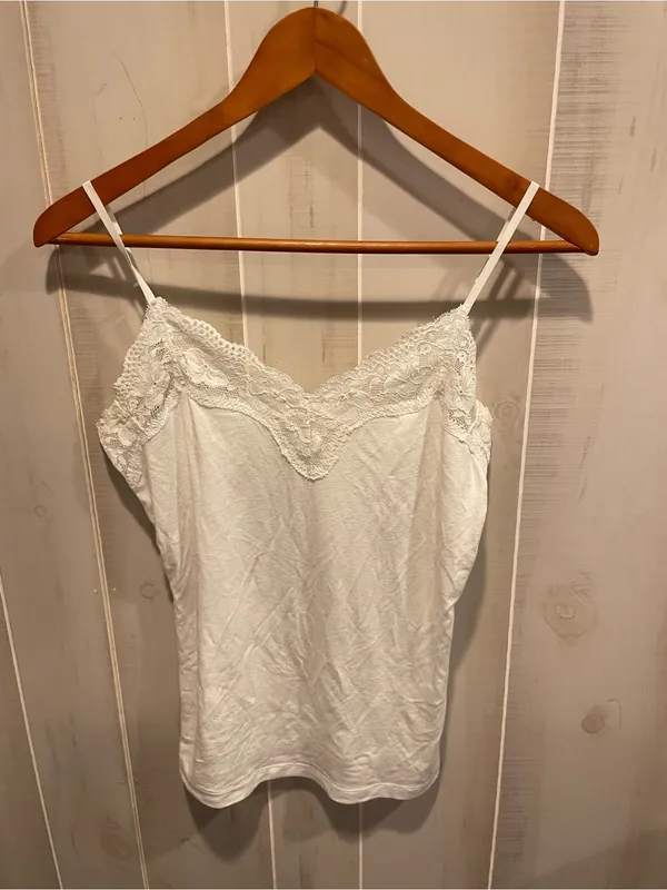 Cute soft Ann Taylor stretchy lace trim Y2K vanilla cami classic coquette - Image 6