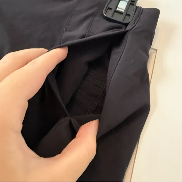 Lululemon Black Pleated Athletic Shorts With Pockets Size 6 - Image 4