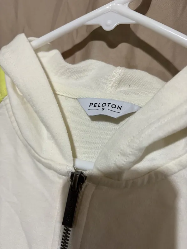 Peloton 1/2 zip sweatshirt - Image 3