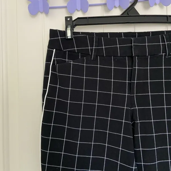 NWOT | Old Navy women’s checkered‎ pixie ankle length pants — size 4 - Image 2
