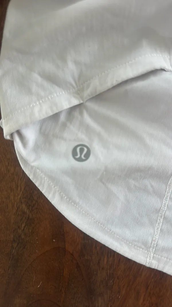 Lululemon White Speed Up Shorts 2.5" Low-Rise size 4 good condition! - Image 5