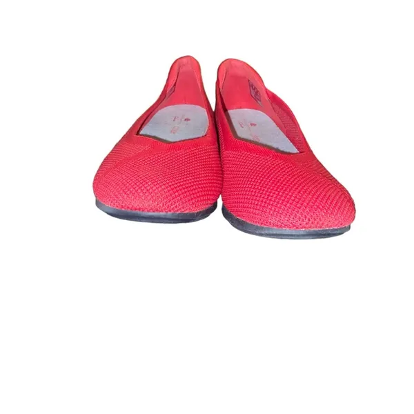 Clarks red loafers size 8.5 - Image 2