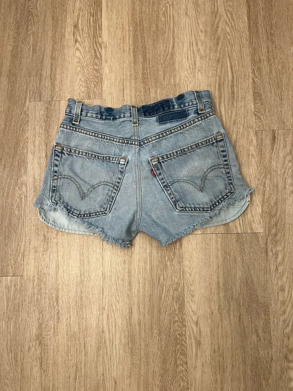 vintage levi’s jean shorts - Image 2