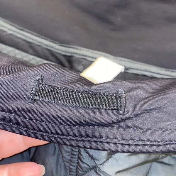 Lululemon Athletica Hot Cheeks Shorts 800 Fill Goose Down Size 8 - Image 11