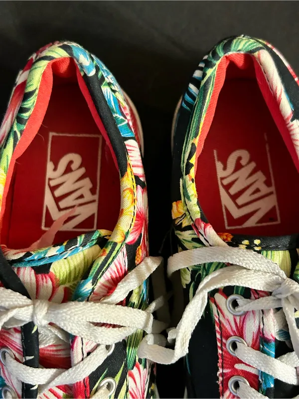 Vans Women's Black Hawaiian Floral Lace-Up Canvas Sneakers 6.5 - Image 7