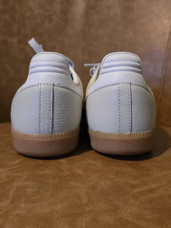 adidas women Light Gray Sneakers with Gum Sole - Image 14