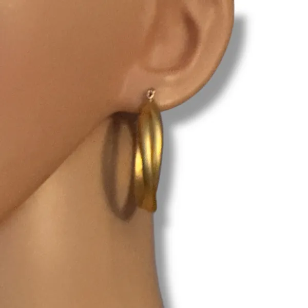 Brushed gold tone intertwined hoop earrings - Image 3