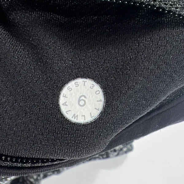Lululemon Speed Short 2.5" Daisy Dust Alpine White Black‎ 6 Running Training EUC - Image 5