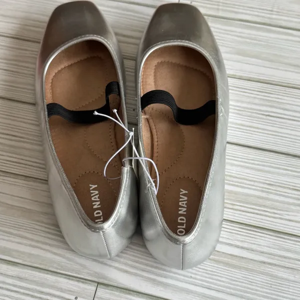 Old Navy Silver Women's Ballet Flats Sz 6 - Image 3