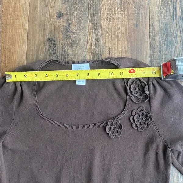 ❤️LOFT Chocolate Knit Top with Floral Details - Image 10