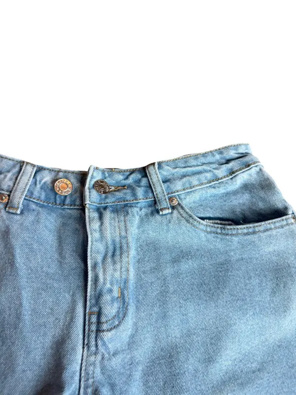 Edikted Light Wash Denim Shorts High-Waisted Distressed Raw Hem Size Small Women - Image 3