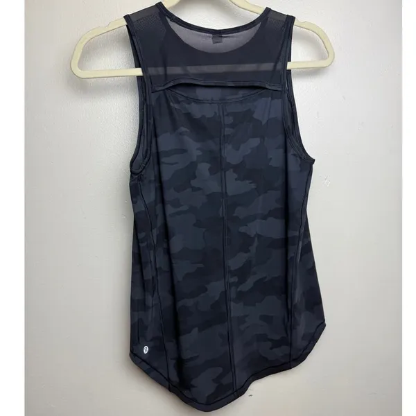 Lululemon Sculpt Tank in Heritage 365 Camo Sz. 4 - Image 5