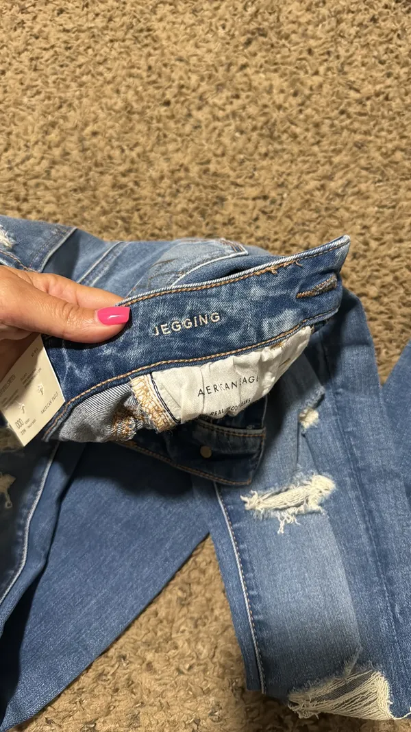 American Eagle Jeans - Image 3