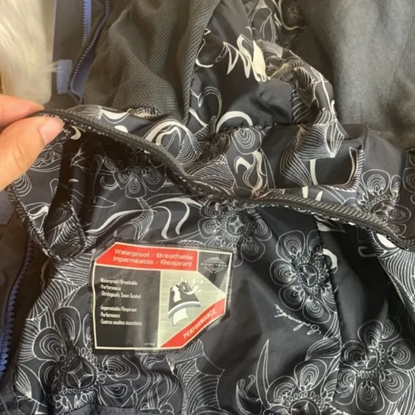 Columbia Omni-Tech Retro Winter Jacket Size Medium - Image 13