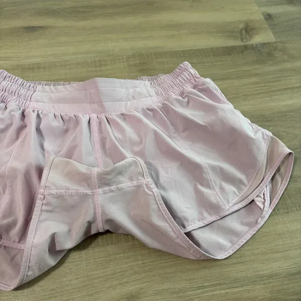 Lululemon Hotty Hot Low-Rise Lined Short 2.5" Pink Women Size 6 - Image 2