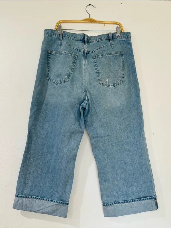 Universal Threads Light Blue High-Rise Wide Leg Distressed Jeans - Image 4