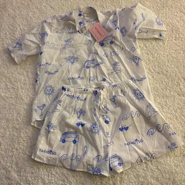 NWT By Frankie blue "Paradiso" coastal-themed print short set. Size medium - Image 3