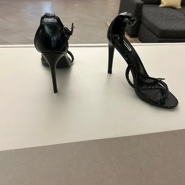 Cape Robbin”size 9 black heels- great shape! Holiday fit! - Image 7