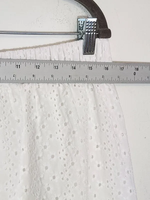 LOFT White Eyelet Ruffle Trim Pull-On Mini Skirt Size Large - Image 5
