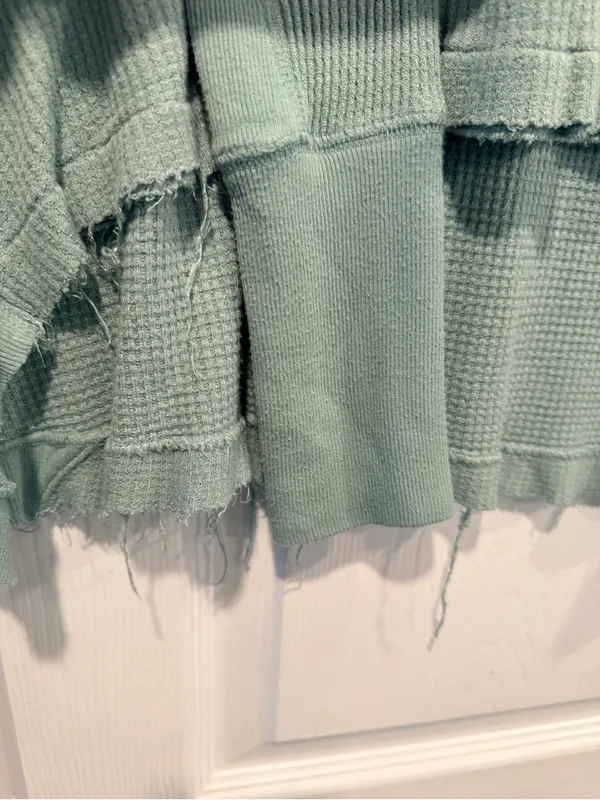 Free People We The Free Size XS Thermal Knit Top Sage Green Raw Hem Long Sleeve - Image 4