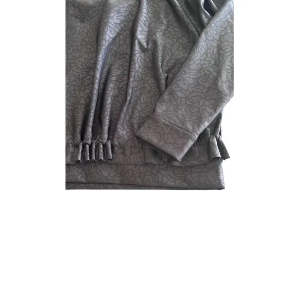 Lululemon Black Embossed Petal Camo Back-Zip Ruffle Pullover Sweatshirt size 8 - Image 7