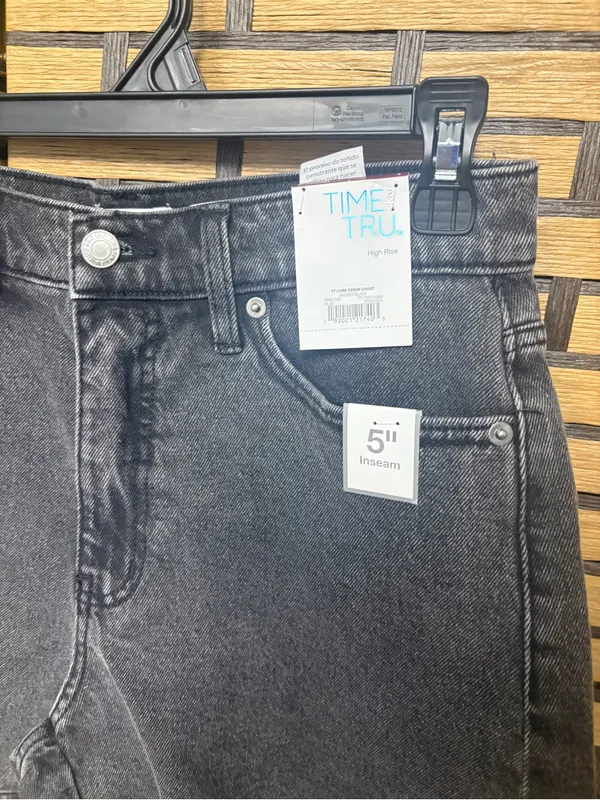 Time and tru black jean shorts size 4 - Image 3