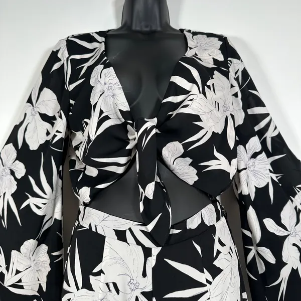 Show Me Your Mumu Jaelynn Jumpsuit Womens Medium Black/White Tied Up Bell Sleeve - Image 3