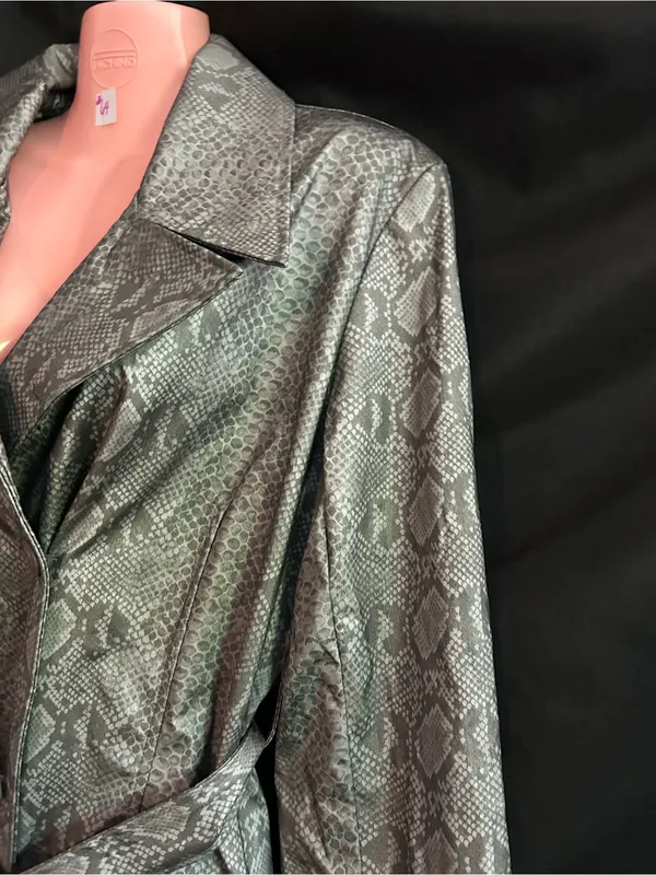 Colebrook & CO. Women’s Metallic Gray Snake-Print Lightweight Trench Coat MD - Image 3